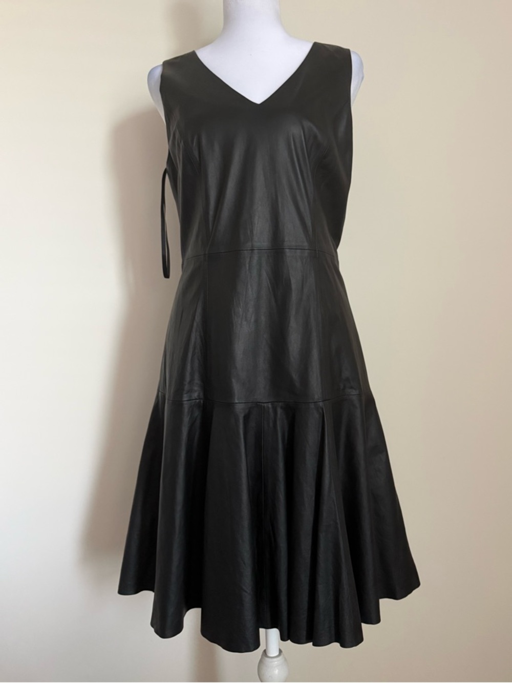 Lauren Ralph Lauren Black Sleeveless V-Neck Leather  Dress size 6 EUC